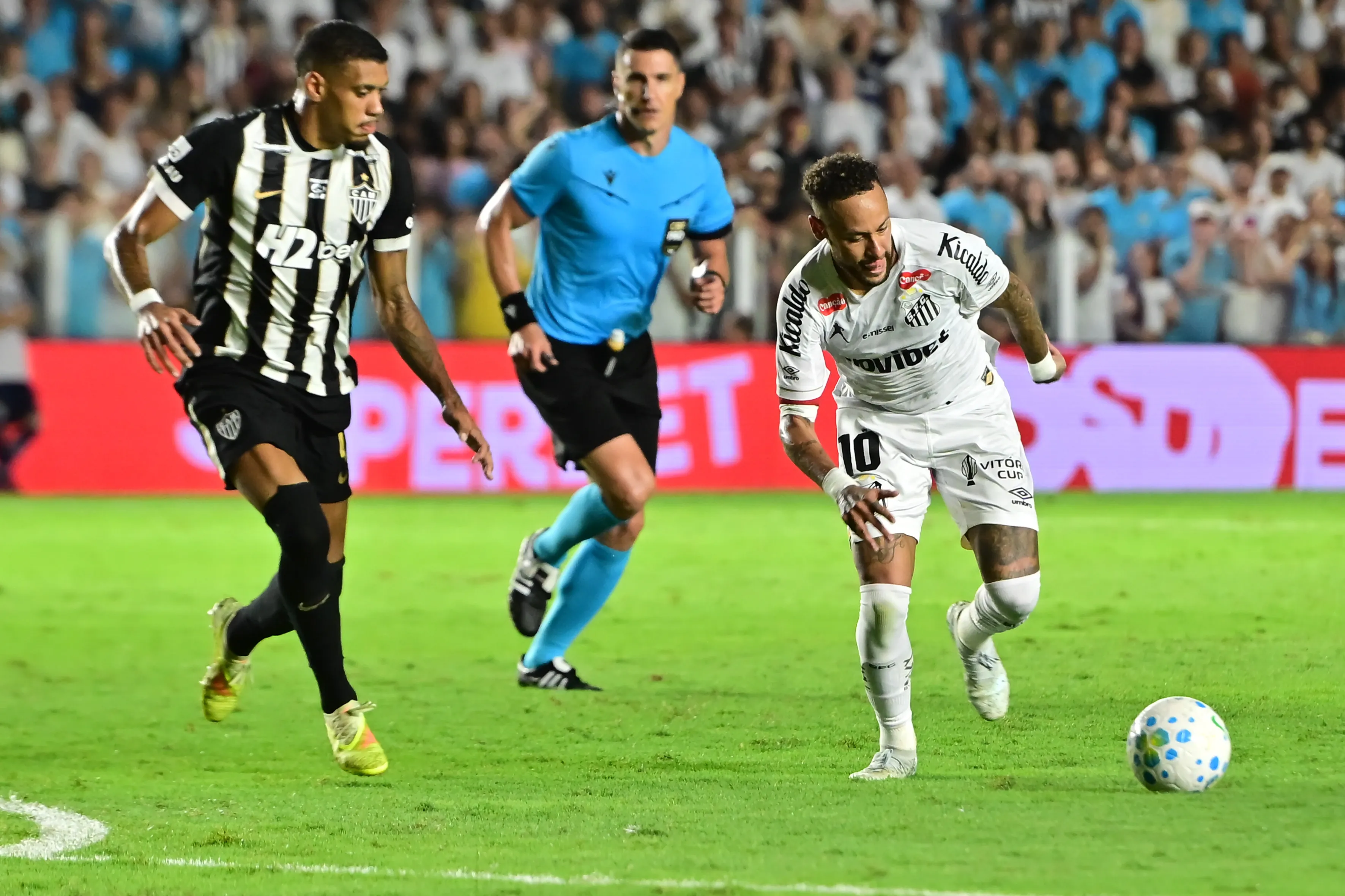 Santos venceu o Atlético-MG na última partida que disputou. Foto: Jota Erre/AGIF