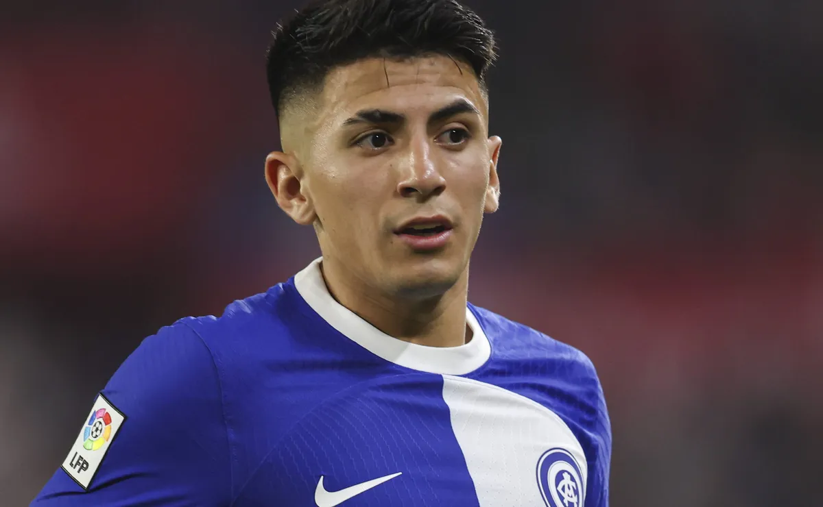 Almada perde espaço com Simeone no Atlético de Madrid e segue na mira do Palmeiras