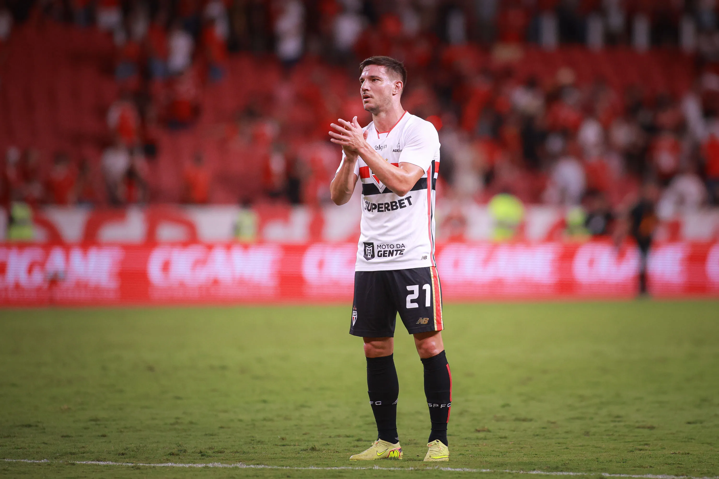 Lateral ganhou espaço – Foto: Maxi Franzoi/AGIF