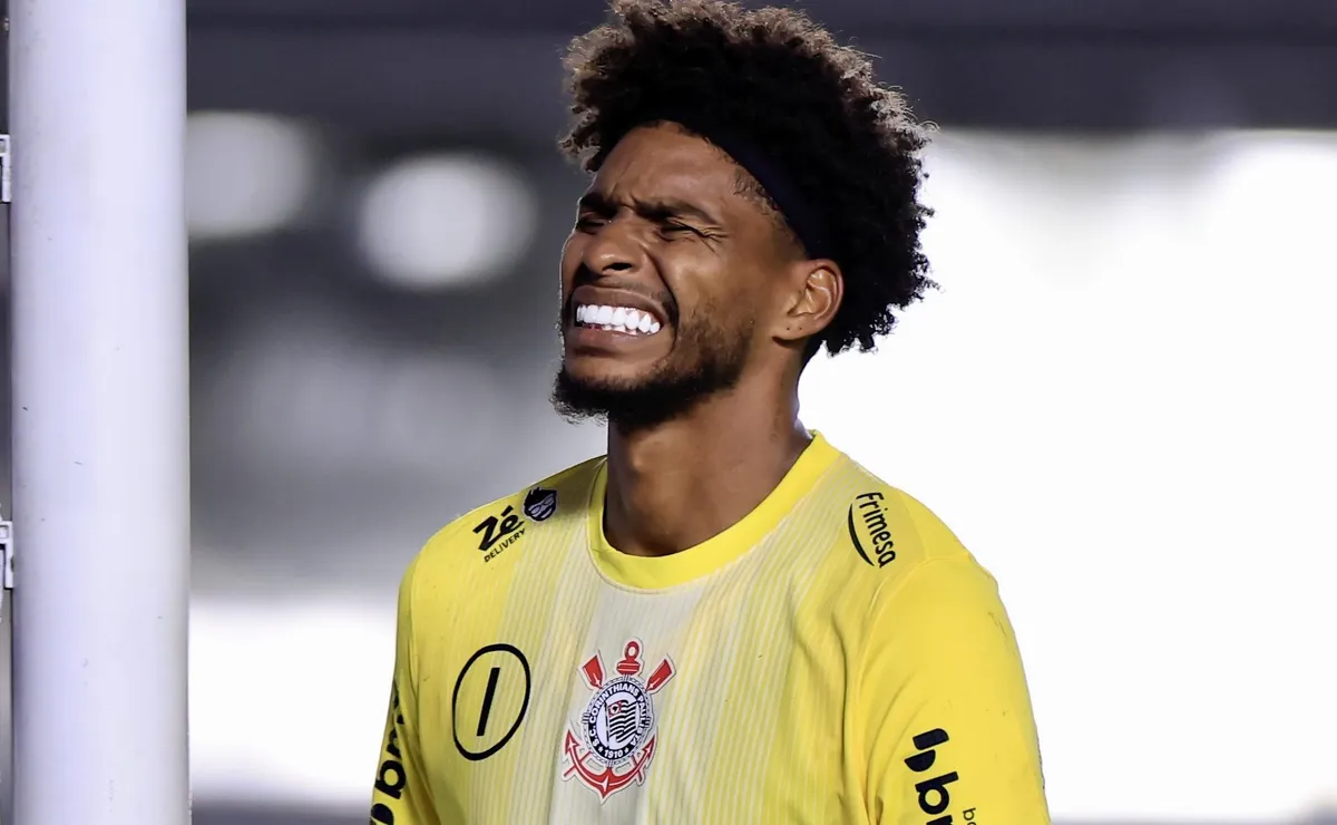 Hugo Souza faz acusação contra Flaco López após Corinthians x Palmeiras: “Ele deu a cotovelada”