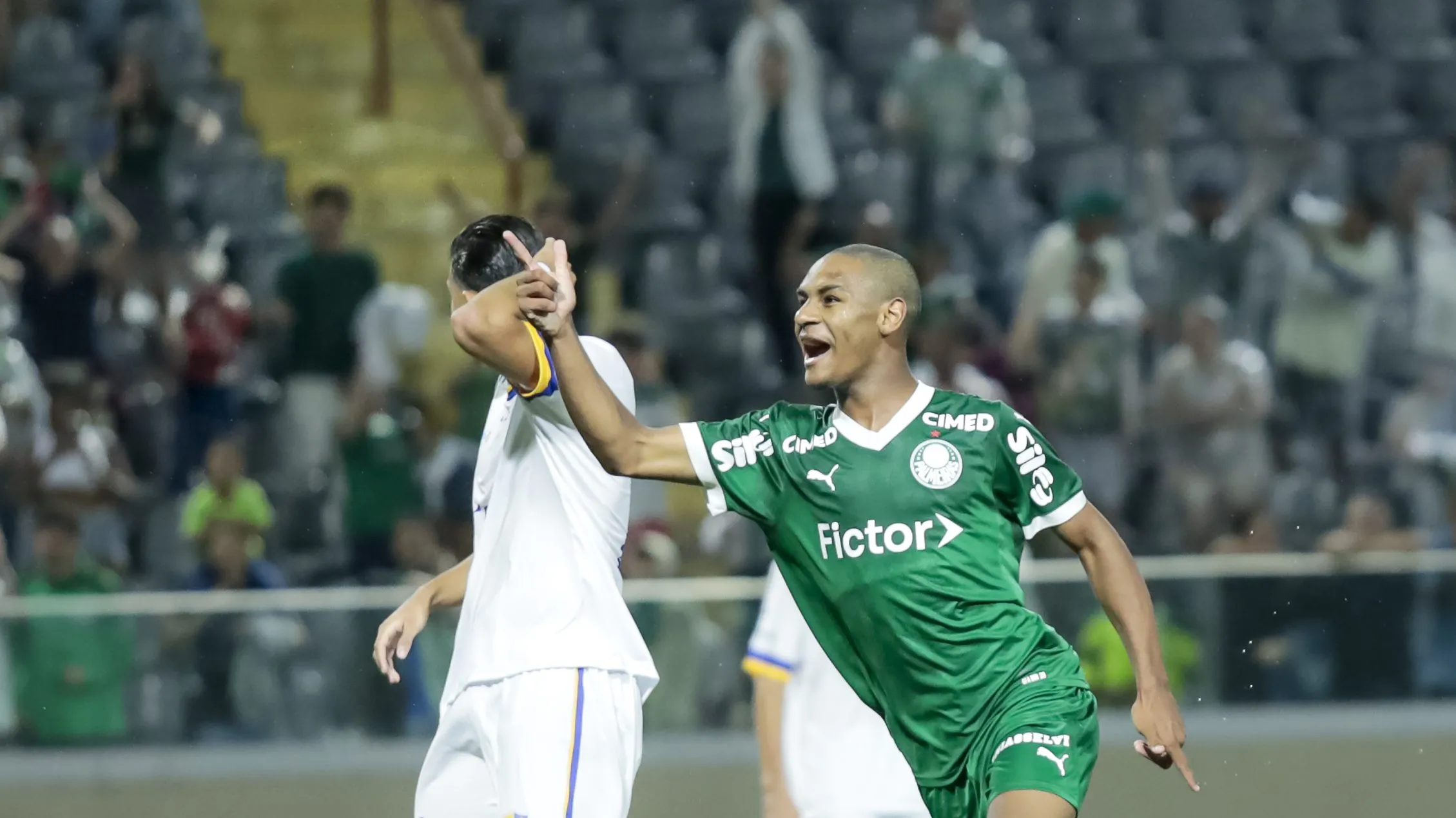 Foto: Marco Miatelo/AGIF – Joia do Palmeiras comemorando gol em jogo da Copinha deste ano.