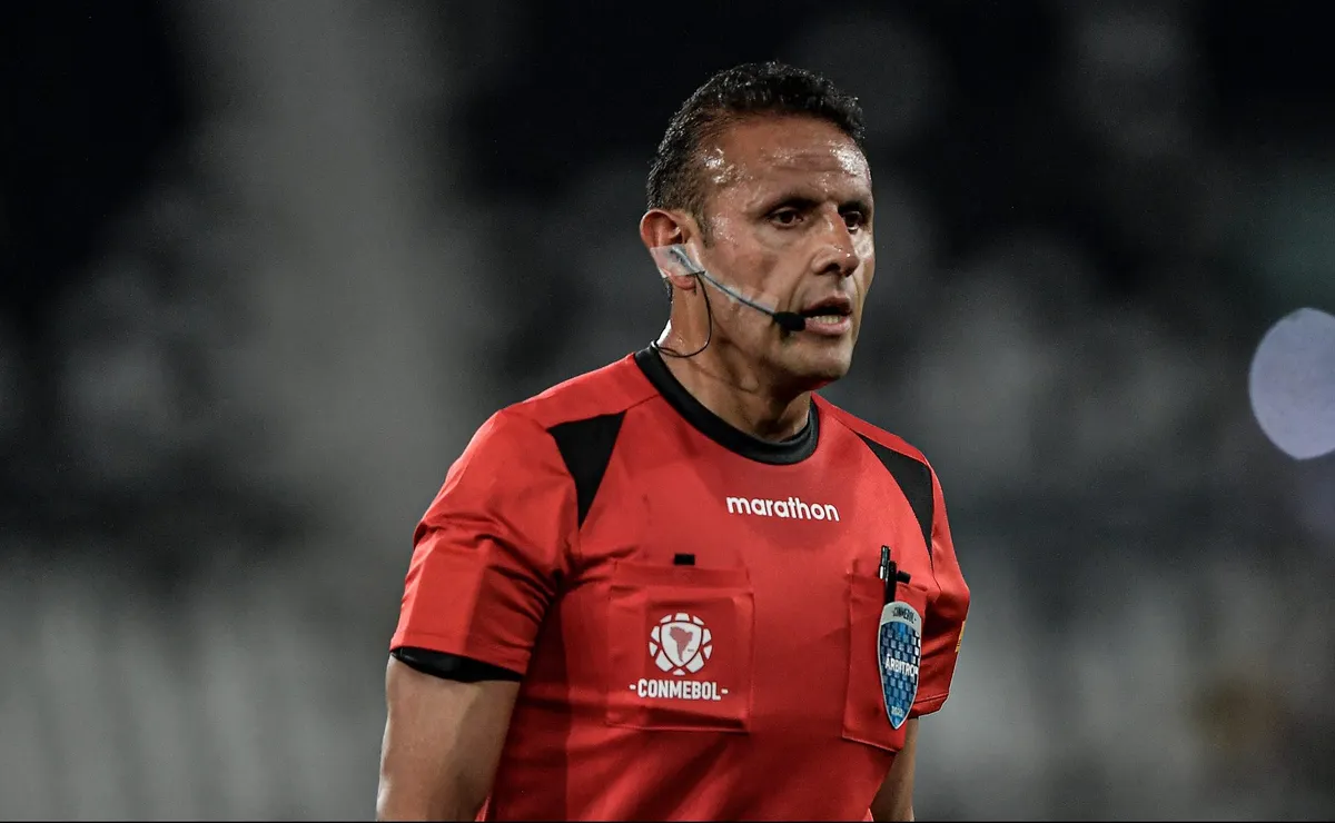 Arbitragem definida para Grêmio x Deportivo Riestra terá recordista da Sul-Americana no apito