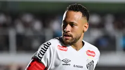 Neymar em campo pelo Santos FC.