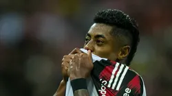 Bruno Henrique comemorando gol pelo Fla.