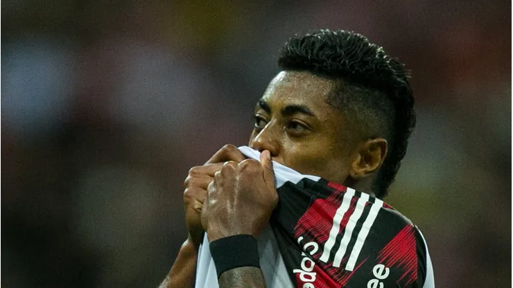 Bruno Henrique comemorando gol pelo Fla.