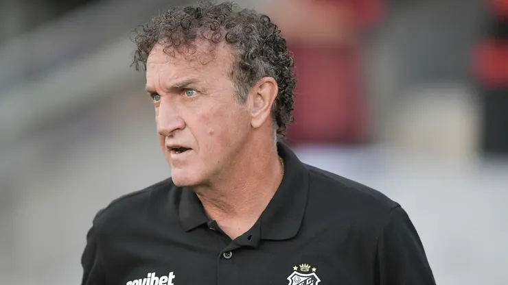 Cuca enfrenta dificuldades no Santos.
