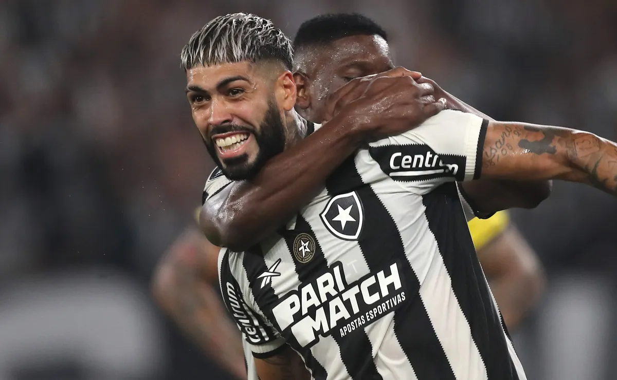 São Paulo monitora Barboza, zagueiro do Botafogo, e não descarta fazer proposta pelo argentino