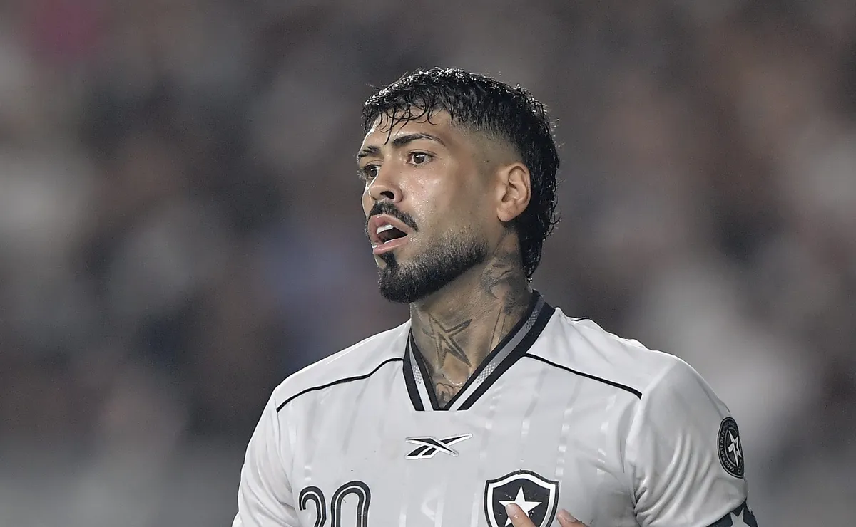 Atlético-MG faz contatos por Alexander Barboza, e mira pré-contrato com o zagueiro do Botafogo