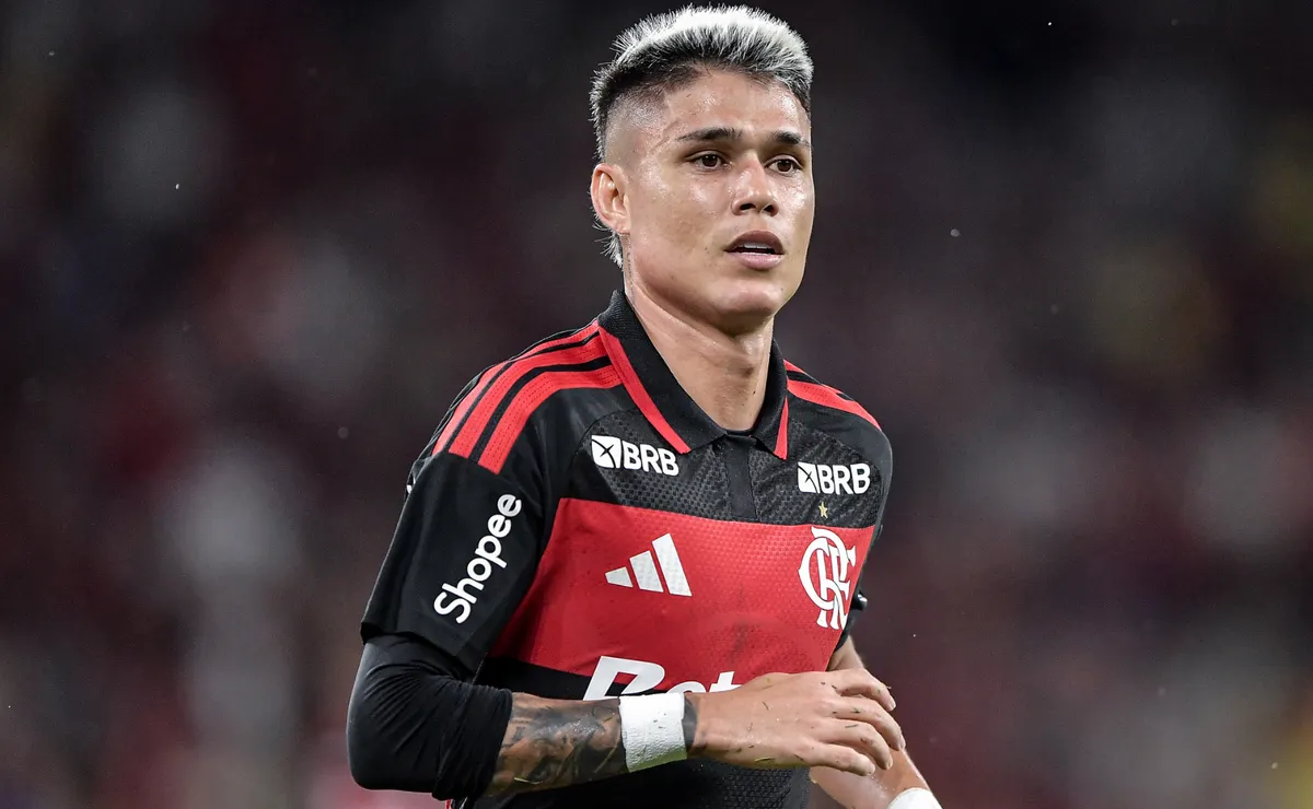 Luiz Araújo perde espaço no Flamengo, preocupa e vê números despencarem nesta temporada