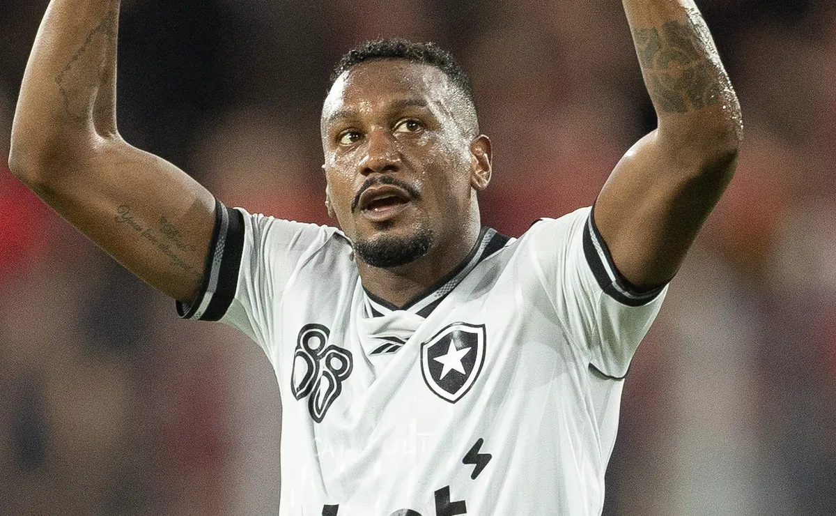 Edenilson joga bem e recebe elogios de Franclim Carvalho no Botafogo: “Um jogador muito experiente”
