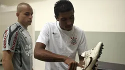 Julio Cesar (à esquerda) foi multicampeão pelo Timão como jogador e agora volta ao Parque São Jorge como dirigente - Foto: Daniel Augusto Jr. / Ag. Corinthians