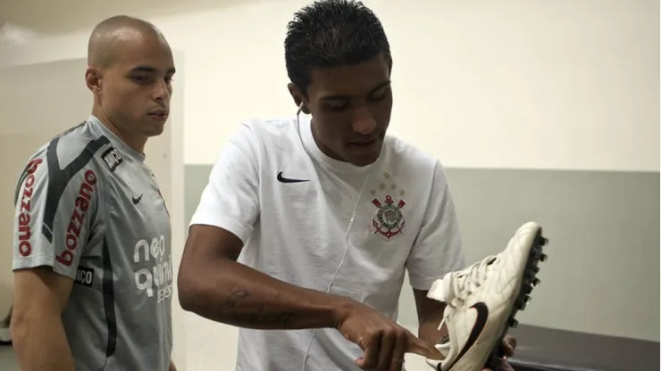 Julio Cesar (à esquerda) foi multicampeão pelo Timão como jogador e agora volta ao Parque São Jorge como dirigente - Foto: Daniel Augusto Jr. / Ag. Corinthians