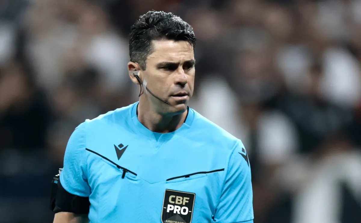 Renata Ruel expõe erro grave de Flávio Rodrigues de Souza em Corinthians x Palmeiras: “isso é pênalti”