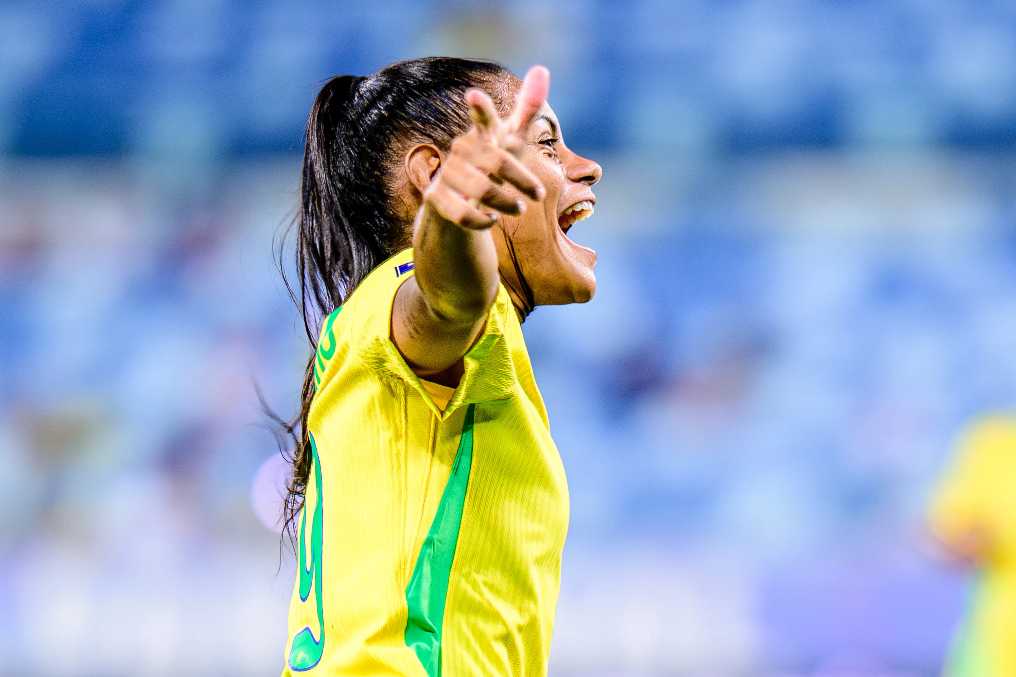 Tainá Maranhão comemora gol no FIFA Series. Foto: Francisco Alves/AGIF