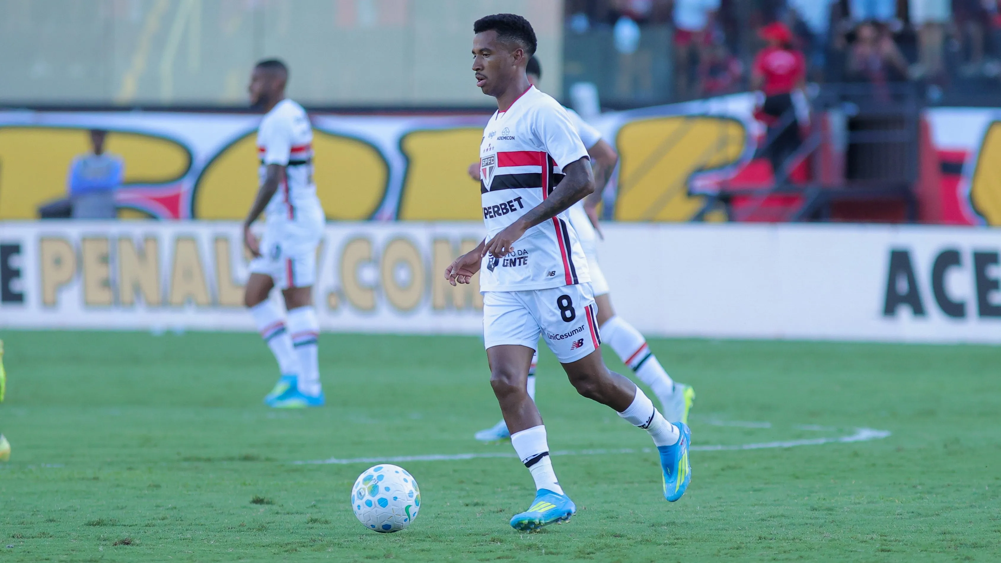 Marcos Antonio jogador do Sao Paulo durante partida contra o Vitoria no estadio Barradao pelo campeonato Brasileiro A 2026. Foto: Marcio Jose/AGIF