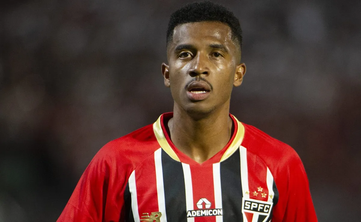 Marcos Antônio sente dores na coxa, sai de campo no 1º tempo e preocupa no São Paulo