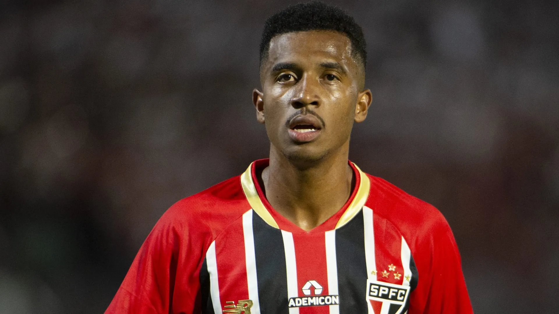 Marcos Antônio com a camisa do São Paulo.