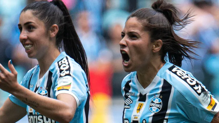 Gurias Gremistas comemorando gol. Foto: Maxi Franzoi/AGIF