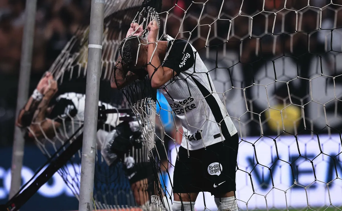 Sem vencer há oito jogos, Corinthians empata Dérbi e vive momento delicado na temporada