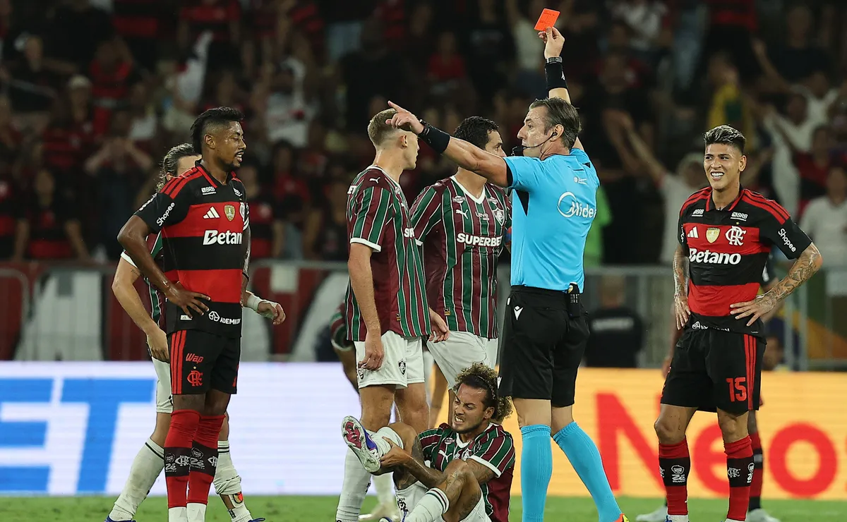 Flamengo eleva quantidade de expulsões em 50% e gera preocupação para sequência da temporada