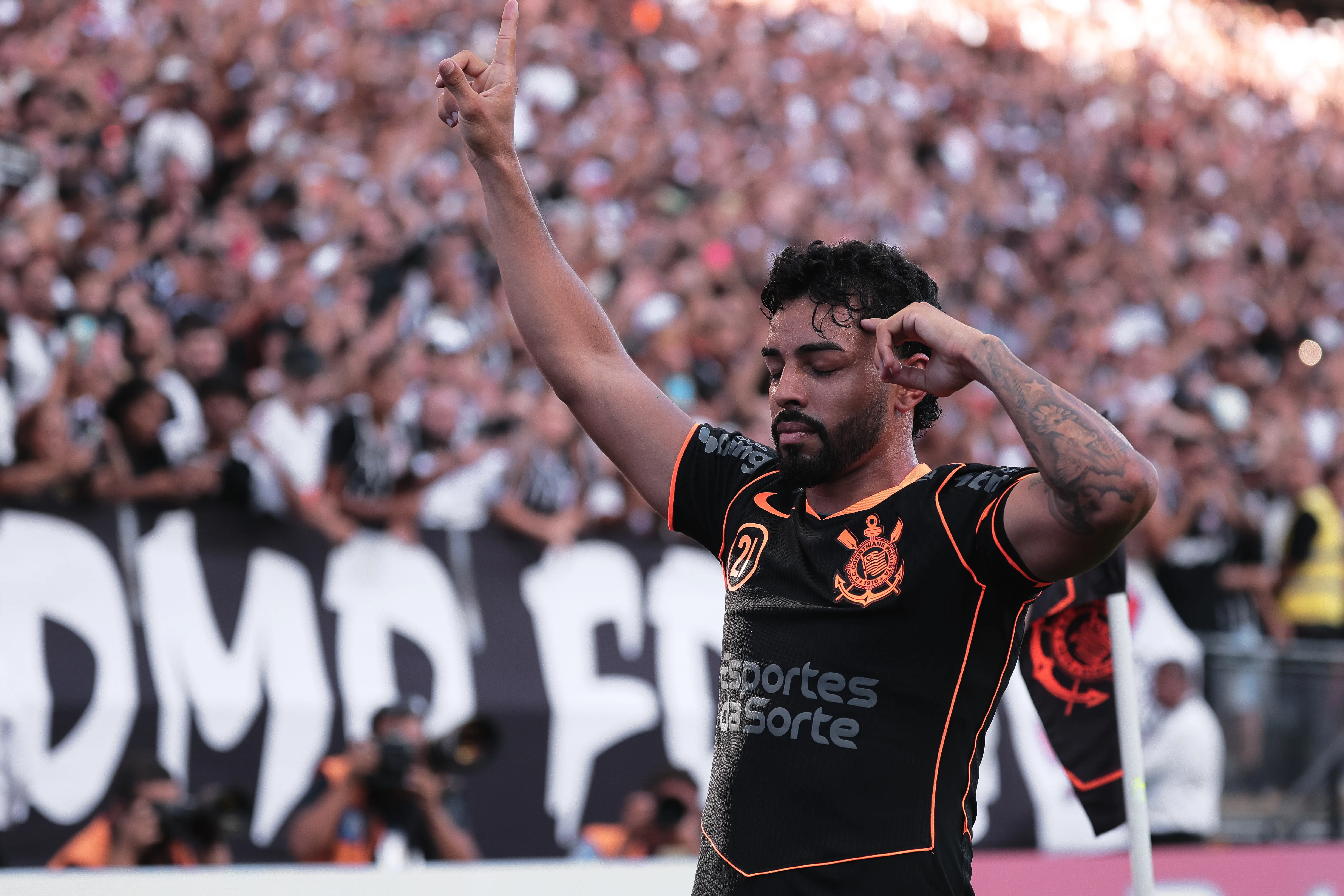Matheus Bidu jogador do Corinthians comemora durante partida contra o Ponte Preta no estadio Arena Corinthians pelo campeonato Paulista 2026. Foto: Ettore Chiereguini/AGIF