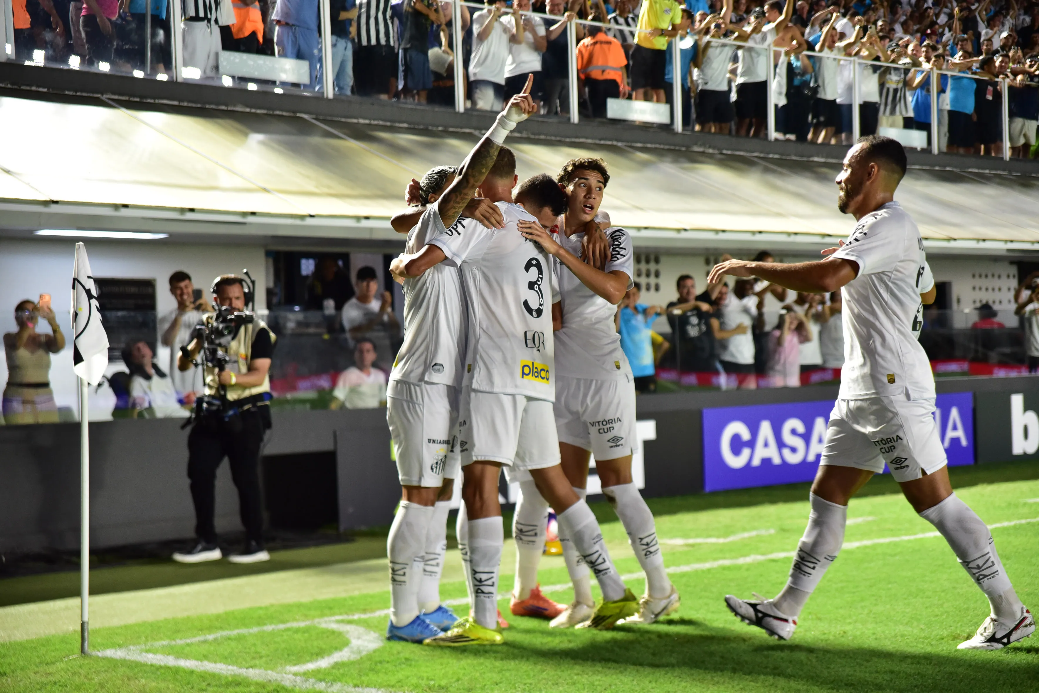 Gabigol volta a ser decisivo no Santos. Foto: Jota Erre/AGIF