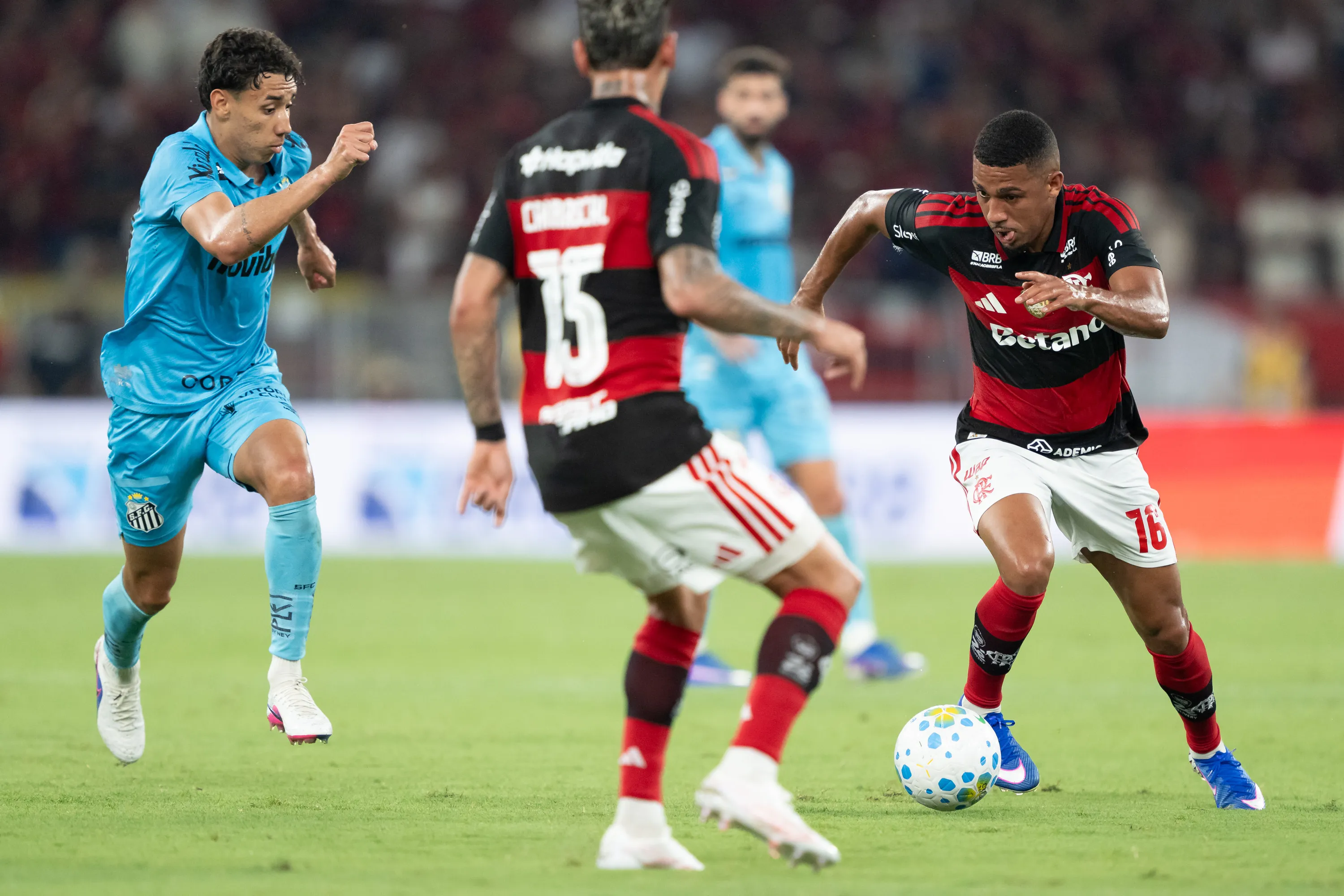 Samuel Lino vira nome importante no Flamengo. Foto: Jorge Rodrigues/AGIF