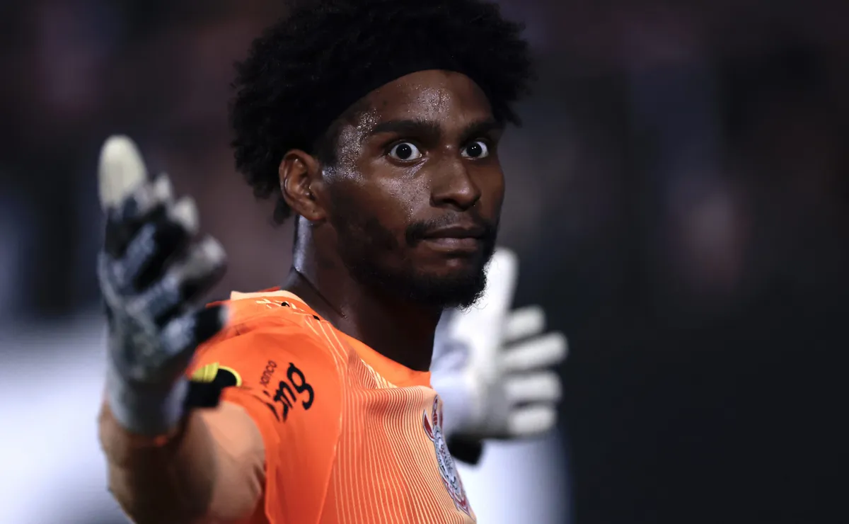 Procurador do STJD ironiza Hugo Souza após denúncia por críticas à arbitragem em empate do Corinthians