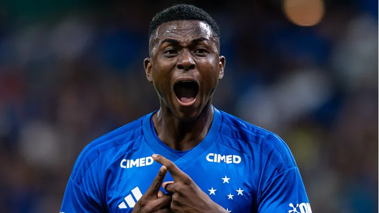 MG - BELO HORIZONTE - 12/04/2026 - BRASILEIRO A 2026, CRUZEIRO X BRAGANTINO - Neiser jogador do Cruzeiro comemora seu gol durante partida contra o Bragantino no estadio Mineirao pelo campeonato Brasileiro A 2026. Foto: Alessandra Torres/AGIF
