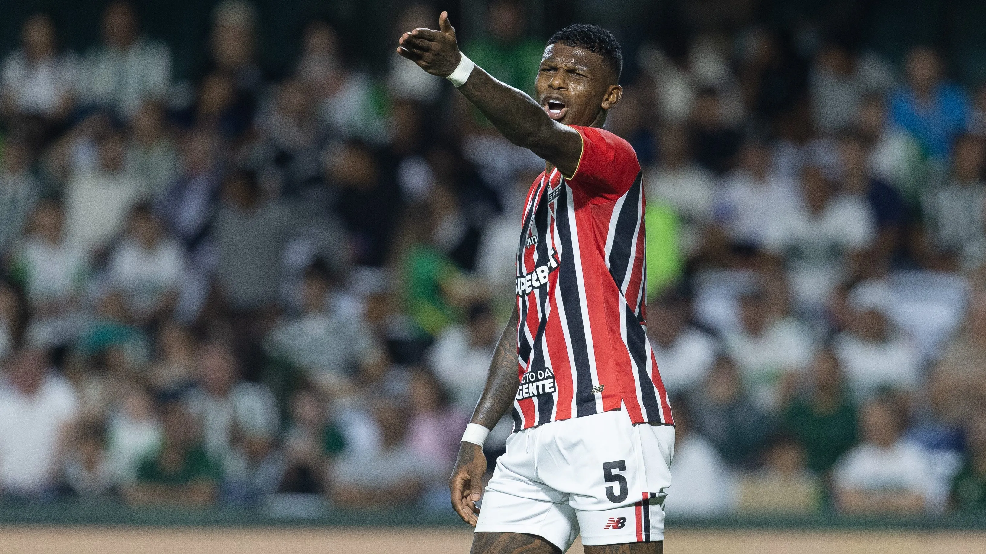 Arboleda em ação pelo São Paulo – Foto: Hedeson Alves/AGIF