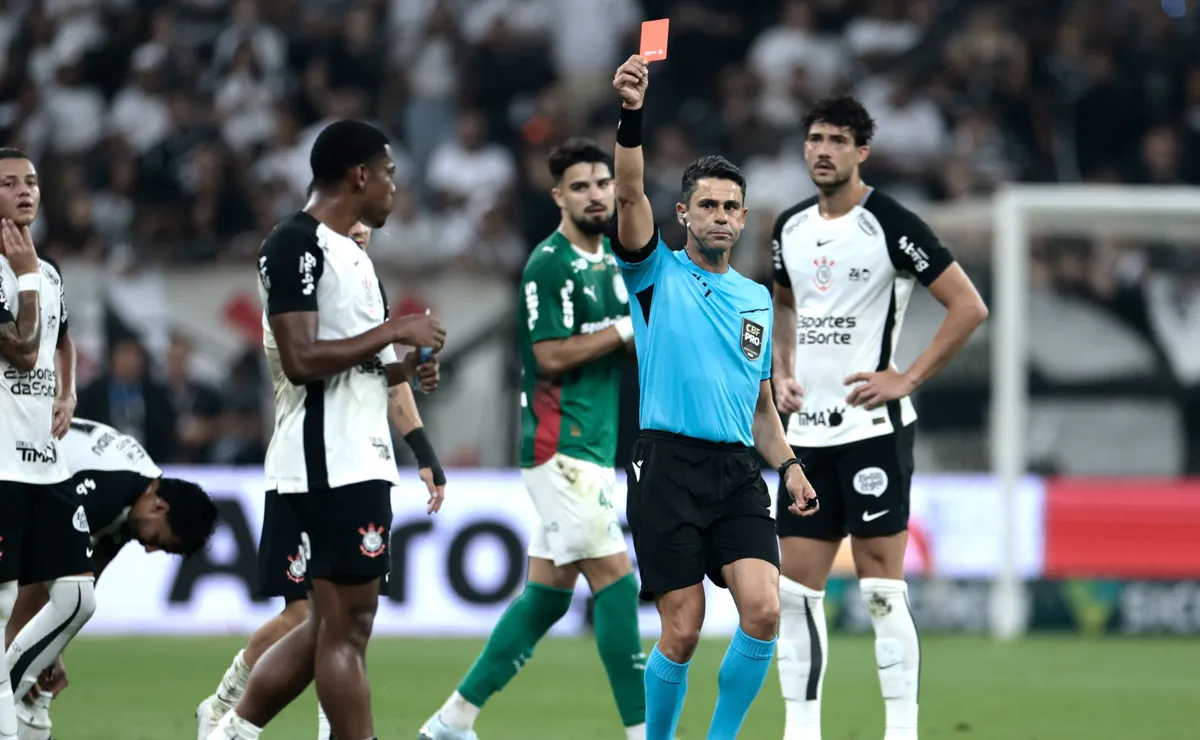 Corinthians tem dois expulsos contra o Palmeiras e repete cenário negativo de 2020