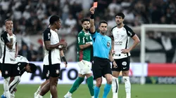 André recebe o cartão vermelho no clássico contra o Palmeiras. Foto: Marcello Zambrana/AGIF