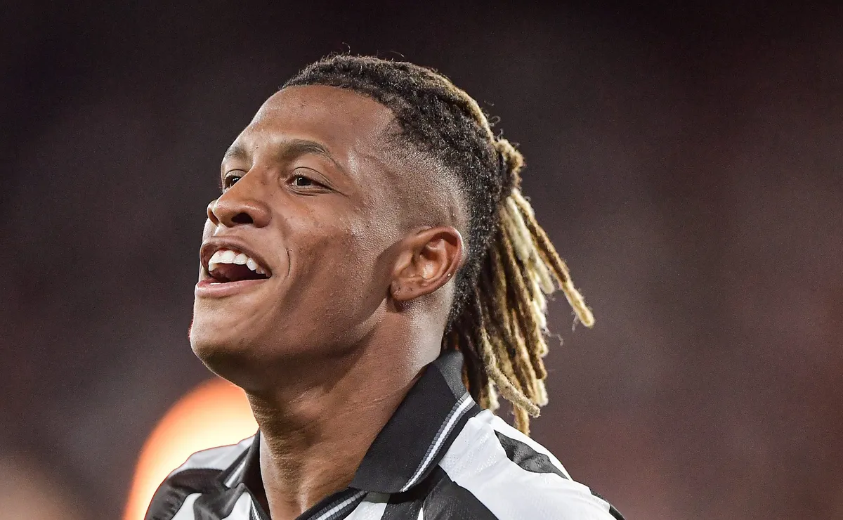 Leila Pereira busca solução para repatriar Danilo, destaque do Botafogo e da Seleção Brasileira