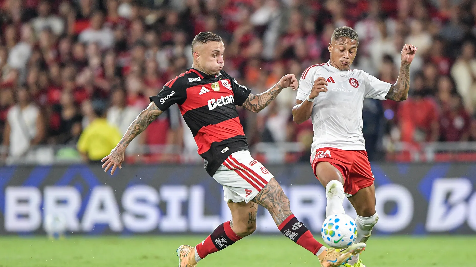 Cebolinha em ação pelo Flamengo – Foto: Thiago Ribeiro/AGIF