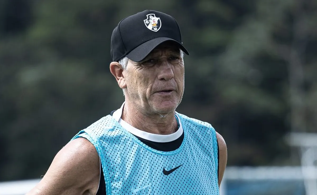 Renato Gaúcho cobra reforço e Vasco define Barboza como alvo