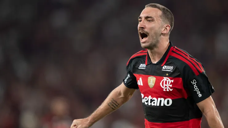 RJ - RIO DE JANEIRO - 05/04/2026 - BRASILEIRO A 2026, FLAMENGO X SANTOS - Leo Ortiz jogador do Flamengo comemora seu gol anulado pelo var durante partida contra o Santos no estadio Maracana pelo campeonato Brasileiro A 2026. Foto: Jorge Rodrigues/AGIF