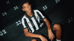 Robinho Jr com o novo uniforme II - Foto: Divulgação/Santos