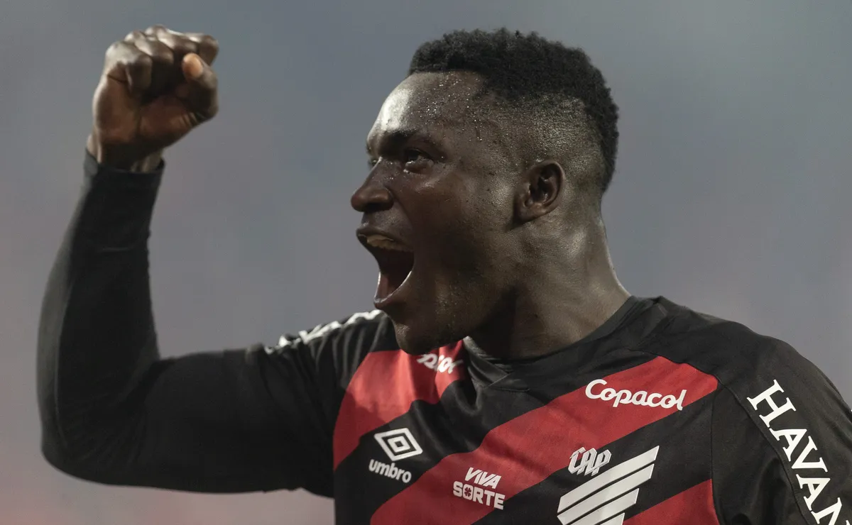 Flamengo estuda liberar De La Cruz e avançar na contratação de Kevin Viveros; CAP quer R$ 90 milhões