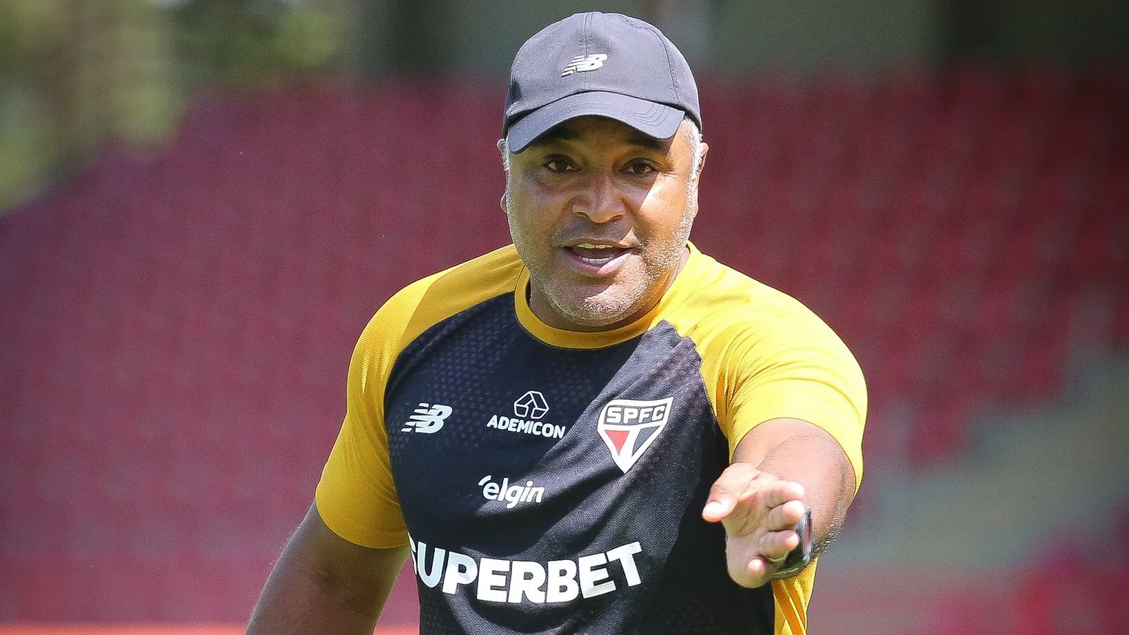 Roger Machado comanda treino no CT da Barra Funda – Foto: Erico Leonan / São Paulo FC