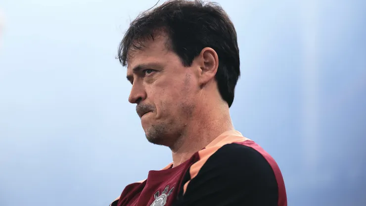 Fernando Diniz lida com baixas importantes no Corinthians - Foto: Ettore Chiereguini/AGIF