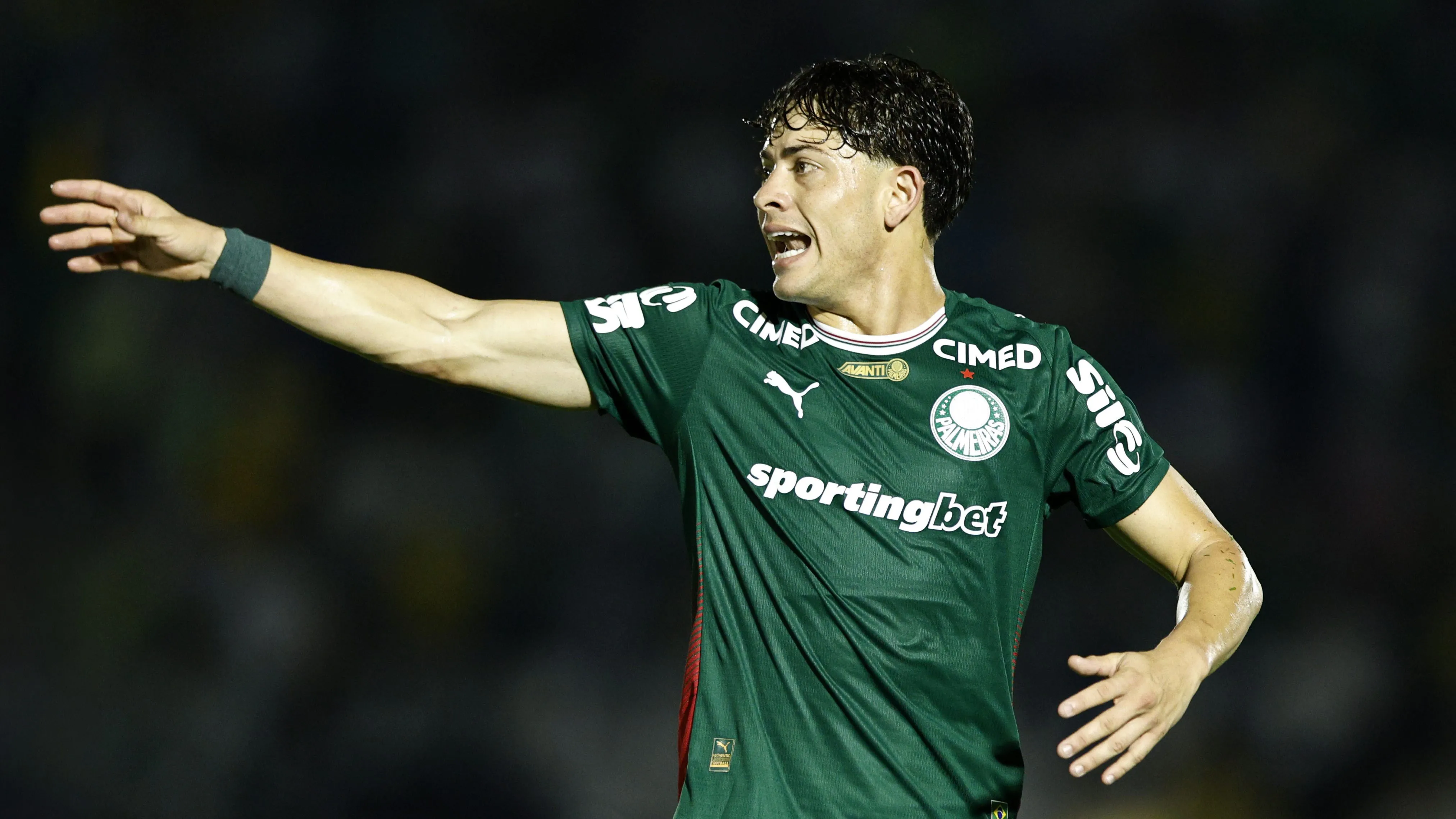 Possível venda de Giay pode turbinar os caixas do Verdão Foto: Thiago Calil/AGIF