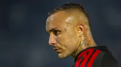 Cebolinha em campo com a camisa do CRF.