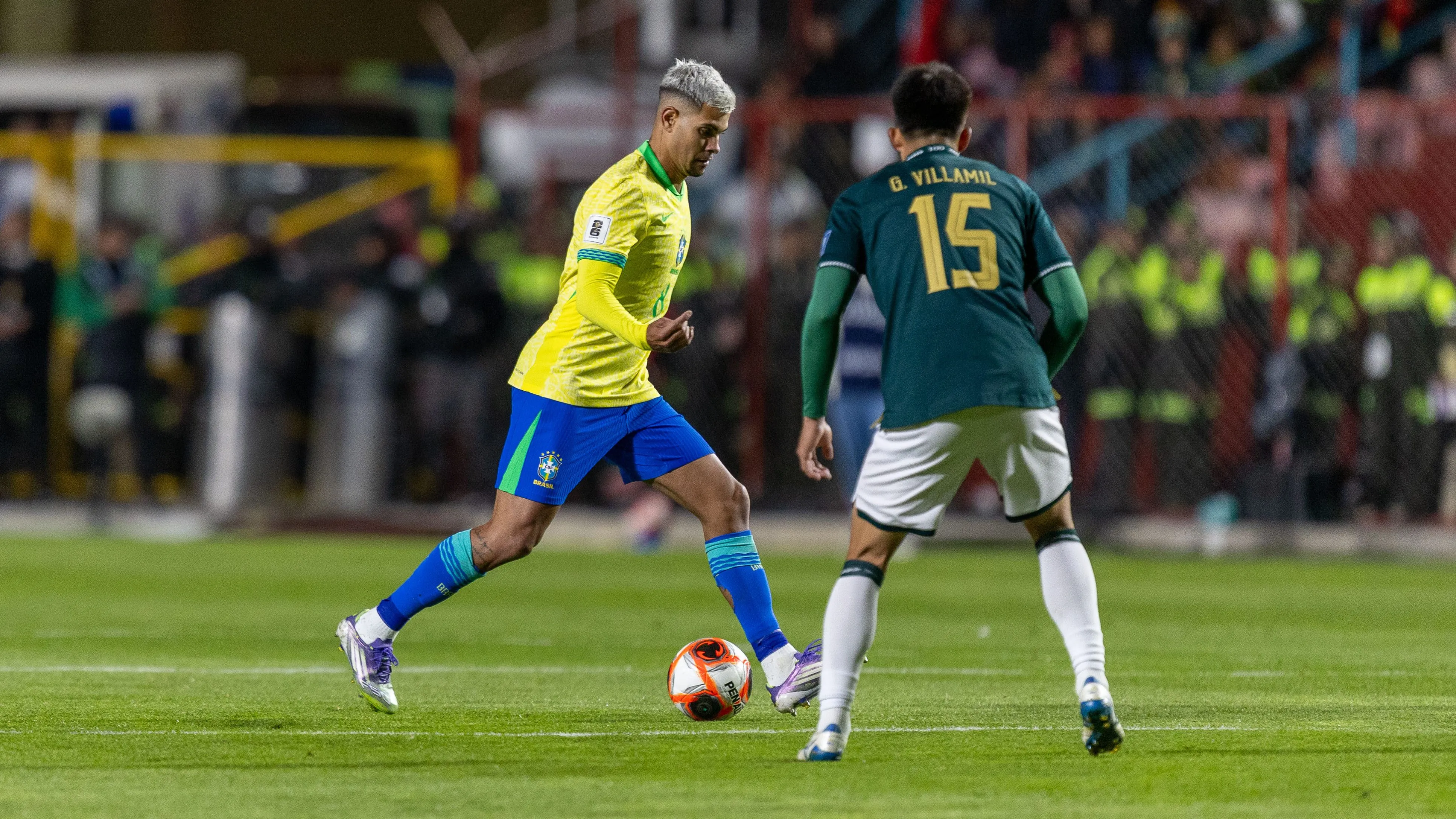 Bruno Guimarães  durante partida contra a Bolívia, nas Eliminatórias da Copa do Mundo –  Foto: Paulo De Tarso/AGIF