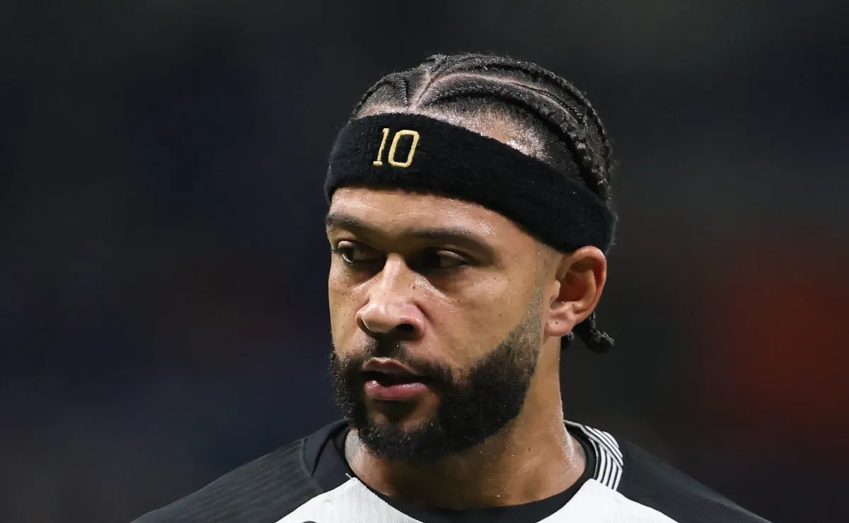 Corinthians não consegue parceiros para renovar com Depay e lobby de Marcelo Paz irrita diretoria