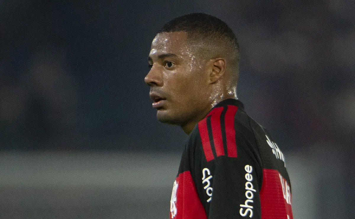 Nicolás De La Cruz mostra evolução física, recebe elogios e empolga nos bastidores do Flamengo