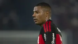 Nicolás De La Cruz em campo com a camisa do Fla.
