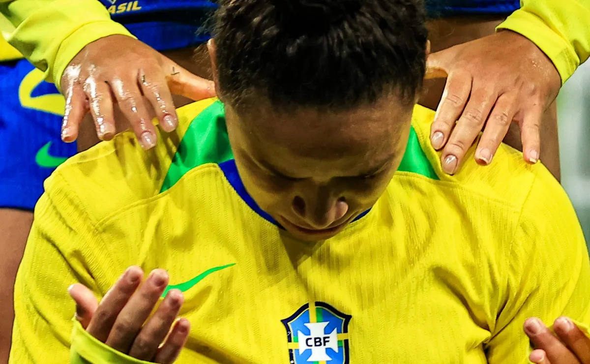 O fenômeno Dudinha: Talento, treinos extras e o pilar familiar que moldam a nova joia da Seleção