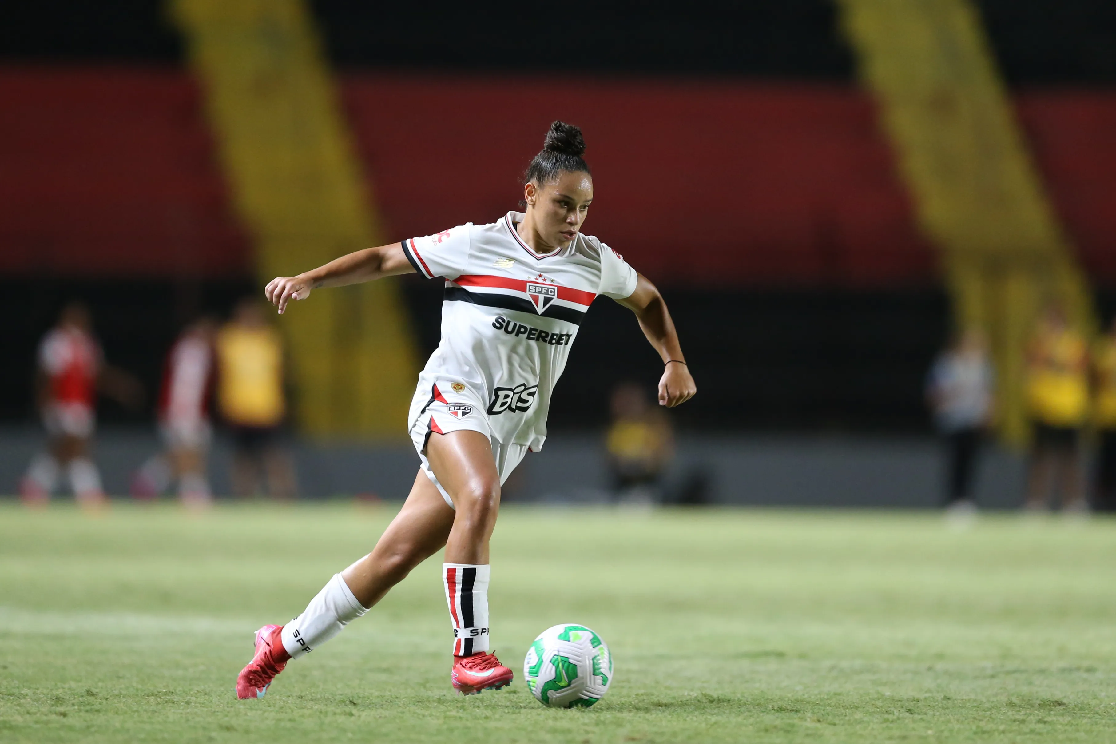 Dudinha no São Paulo. Foto: Marlon Costa/AGIF