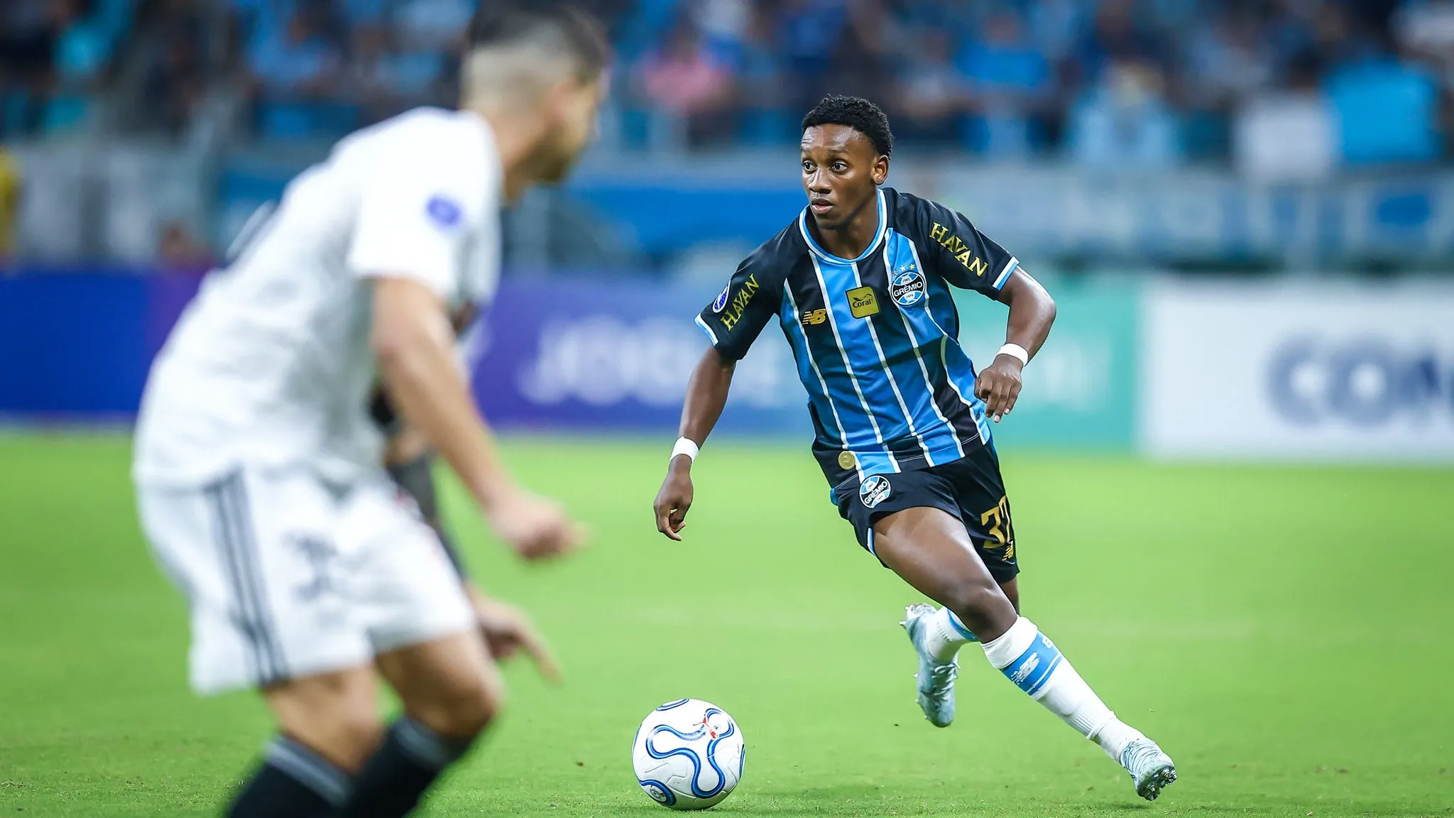 Gabriel Mec foi titular contra os argentinos do Riestra -Foto: Lucas Uebel/Grêmio FBPA