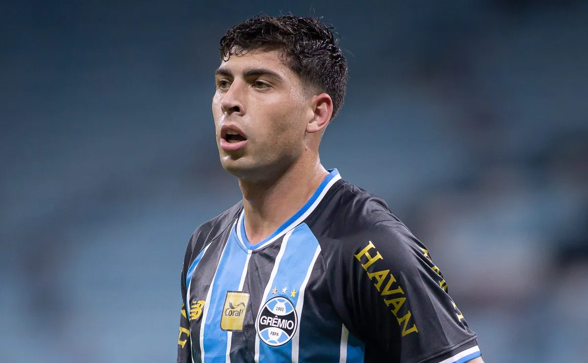 Nardoni é expulso por entrada violenta na vitória do Grêmio sobre Deportivo Riestra na Sul-Americana